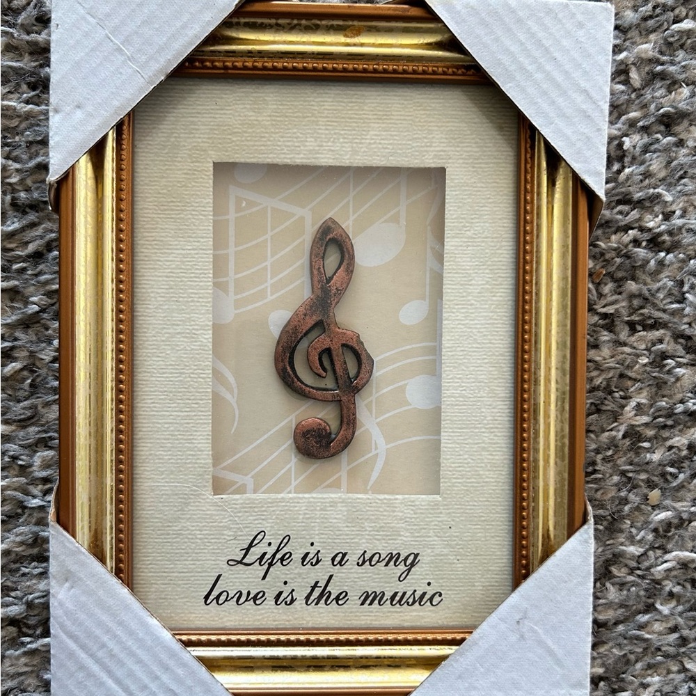 Framed 🎼 Musical Decor